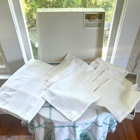 Vintage Nydel White Cotton Tablecloth and Matching Napkin Service for Eight - Picture 5 of 16